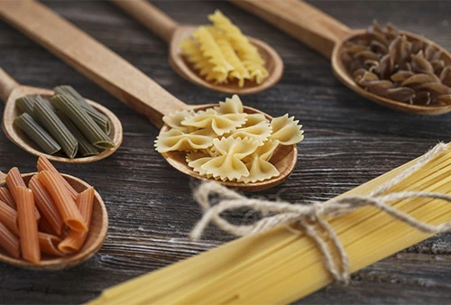 食品に小さい茶色い虫が発生したらシバンムシかも?主な発生源と対策。